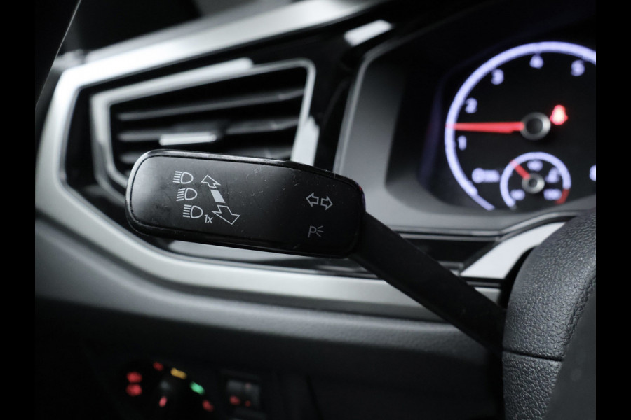 Volkswagen Polo 1.0 TSI Beats Sport (APPLE CARPLAY,GROOT NAVI,PDC,CLIMATE,CRUISE,LED,GETINT,SPORTSTOELEN,LM VELGEN,NIEUW STAAT)