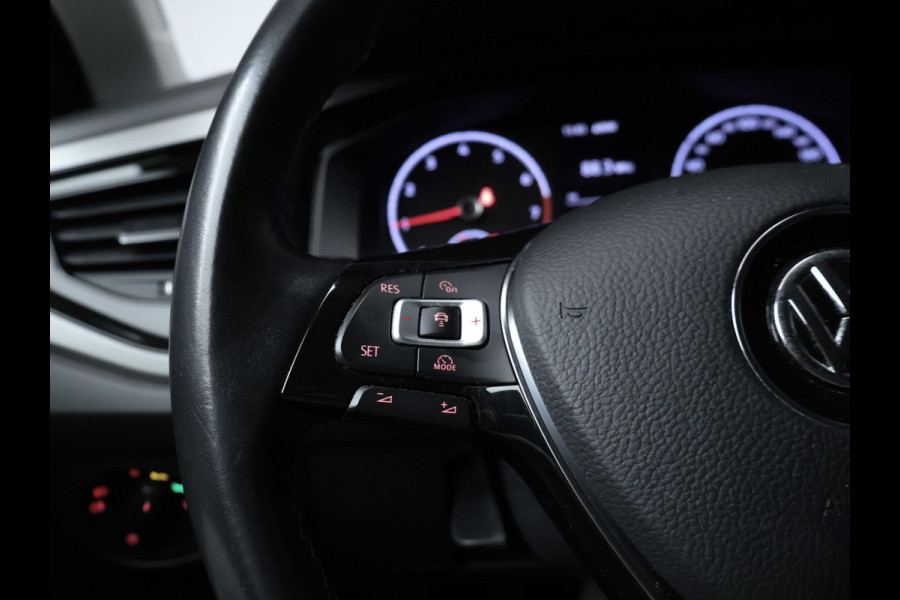 Volkswagen Polo 1.0 TSI Beats Sport (APPLE CARPLAY,GROOT NAVI,PDC,CLIMATE,CRUISE,LED,GETINT,SPORTSTOELEN,LM VELGEN,NIEUW STAAT)