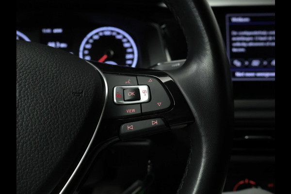 Volkswagen Polo 1.0 TSI Beats Sport (APPLE CARPLAY,GROOT NAVI,PDC,CLIMATE,CRUISE,LED,GETINT,SPORTSTOELEN,LM VELGEN,NIEUW STAAT)