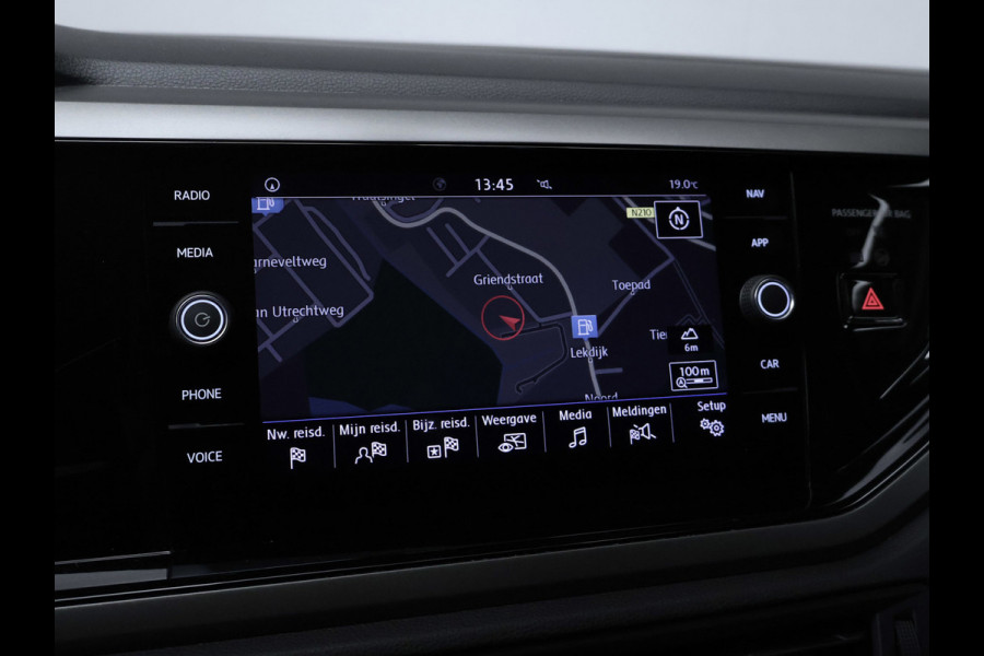 Volkswagen Polo 1.0 TSI Beats Sport (APPLE CARPLAY,GROOT NAVI,PDC,CLIMATE,CRUISE,LED,GETINT,SPORTSTOELEN,LM VELGEN,NIEUW STAAT)