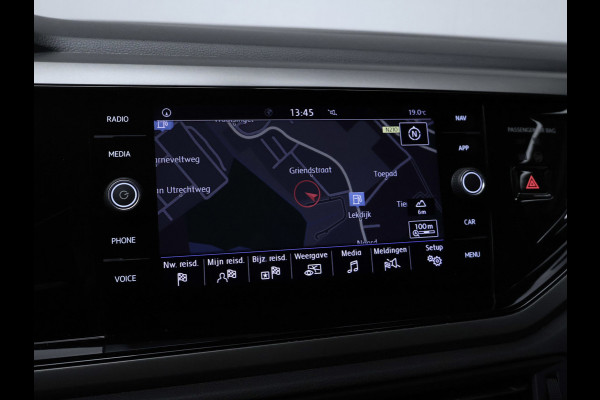 Volkswagen Polo 1.0 TSI Beats Sport (APPLE CARPLAY,GROOT NAVI,PDC,CLIMATE,CRUISE,LED,GETINT,SPORTSTOELEN,LM VELGEN,NIEUW STAAT)