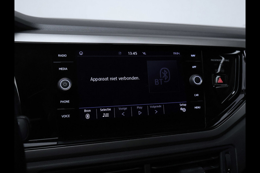 Volkswagen Polo 1.0 TSI Beats Sport (APPLE CARPLAY,GROOT NAVI,PDC,CLIMATE,CRUISE,LED,GETINT,SPORTSTOELEN,LM VELGEN,NIEUW STAAT)