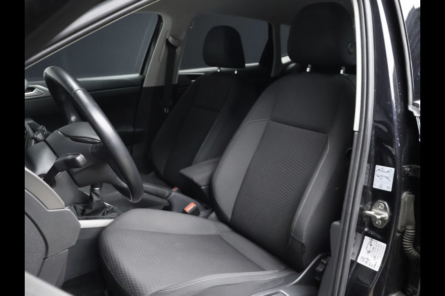 Volkswagen Polo 1.0 TSI Beats Sport (APPLE CARPLAY,GROOT NAVI,PDC,CLIMATE,CRUISE,LED,GETINT,SPORTSTOELEN,LM VELGEN,NIEUW STAAT)