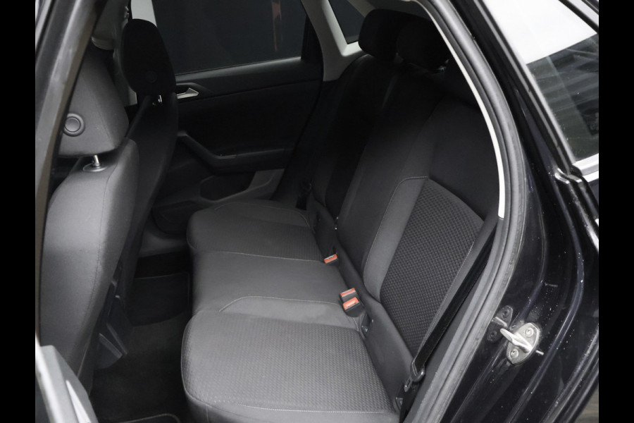Volkswagen Polo 1.0 TSI Beats Sport (APPLE CARPLAY,GROOT NAVI,PDC,CLIMATE,CRUISE,LED,GETINT,SPORTSTOELEN,LM VELGEN,NIEUW STAAT)