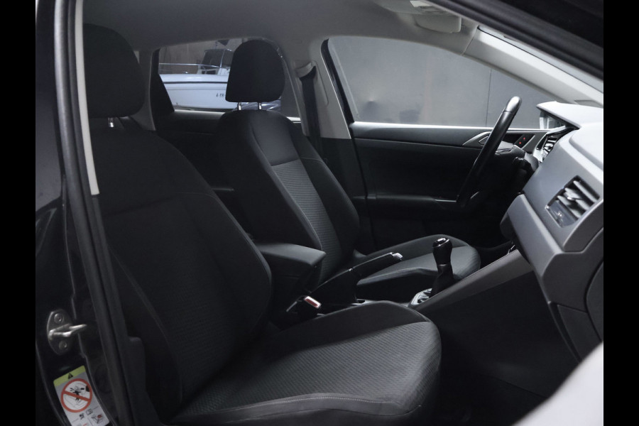 Volkswagen Polo 1.0 TSI Beats Sport (APPLE CARPLAY,GROOT NAVI,PDC,CLIMATE,CRUISE,LED,GETINT,SPORTSTOELEN,LM VELGEN,NIEUW STAAT)
