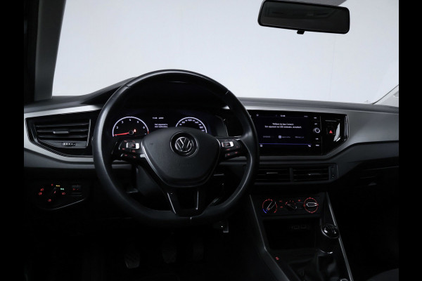 Volkswagen Polo 1.0 TSI Beats Sport (APPLE CARPLAY,GROOT NAVI,PDC,CLIMATE,CRUISE,LED,GETINT,SPORTSTOELEN,LM VELGEN,NIEUW STAAT)
