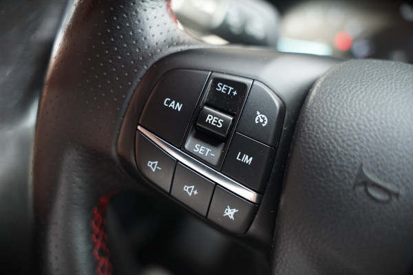 Ford Focus 1.0 EcoBoost ST Line Business | Panoramadak | Bang & Olufsen | Head-Up Display | Stoelverwarming | Keyless | Elektrische Stoel | Cruise Control | LED | Parkeersensoren