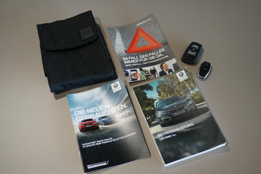 BMW 1-serie 118i High Executive M Sport + CAMERA | HARMAN/KARDON | SPORTSTOELEN | LED