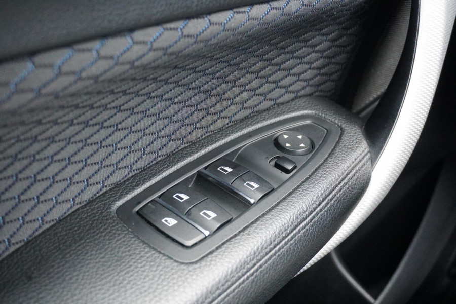 BMW 1-serie 118i High Executive M Sport + CAMERA | HARMAN/KARDON | SPORTSTOELEN | LED