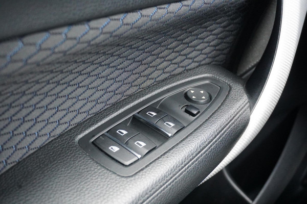 BMW 1-serie 118i High Executive M Sport + CAMERA | HARMAN/KARDON | SPORTSTOELEN | LED