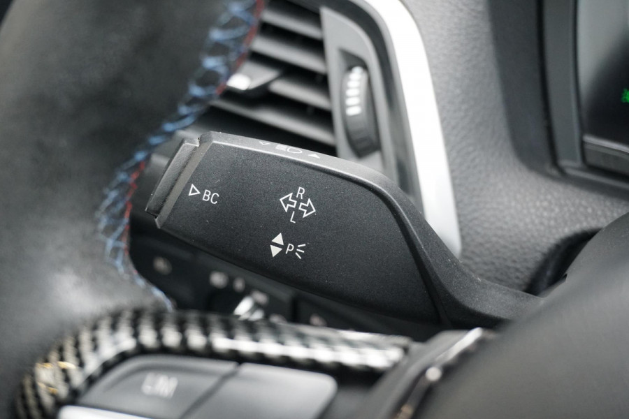 BMW 1-serie 118i High Executive M Sport + CAMERA | HARMAN/KARDON | SPORTSTOELEN | LED