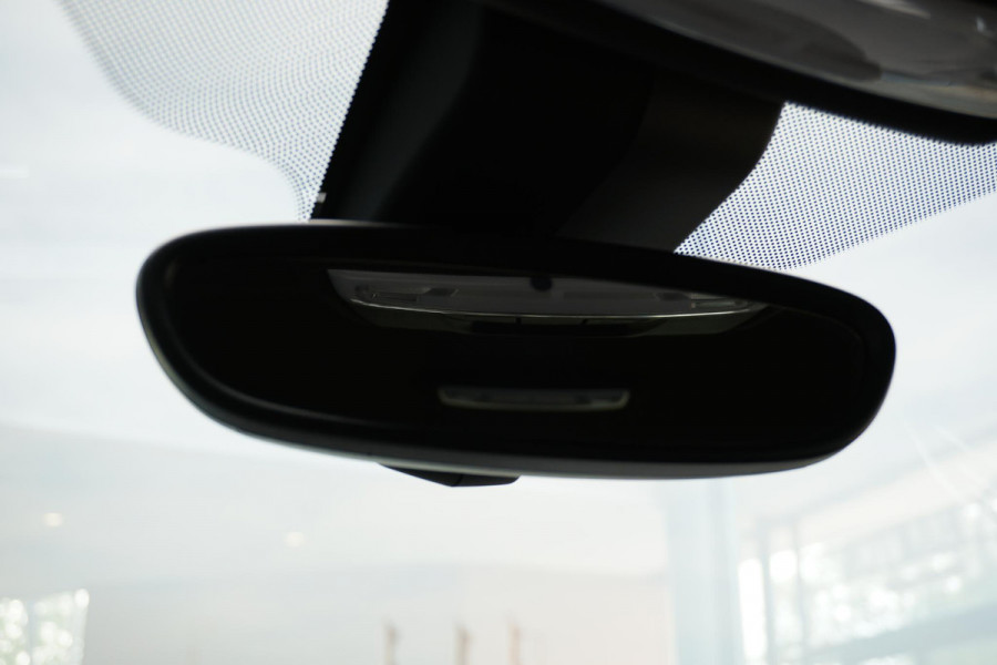 BMW 1-serie 118i High Executive M Sport + CAMERA | HARMAN/KARDON | SPORTSTOELEN | LED