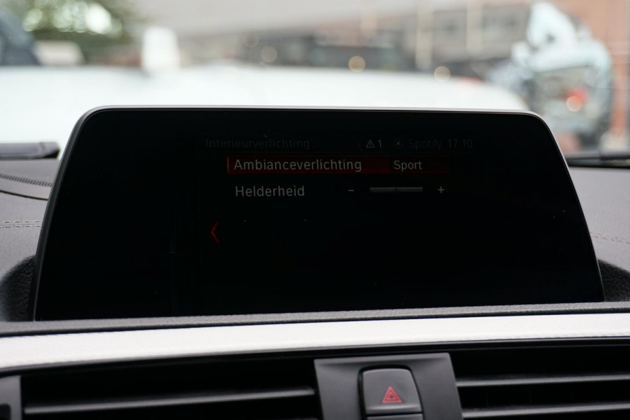 BMW 1-serie 118i High Executive M Sport + CAMERA | HARMAN/KARDON | SPORTSTOELEN | LED