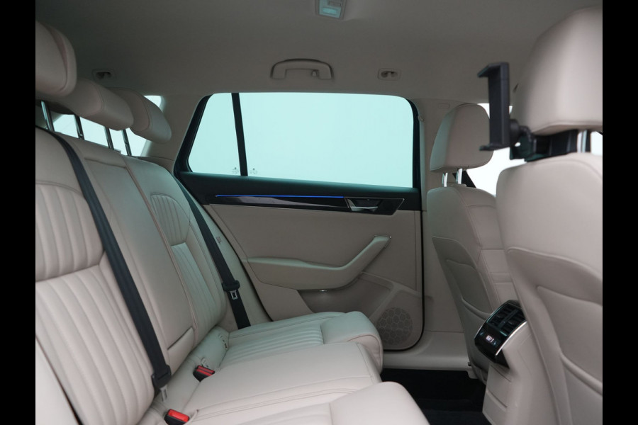 Škoda Superb Combi 1.4 TSI iV Laurin & Klement PHEV 218pk Dealer O.H. | Trekhaak Af Fabriek | Adaptive Cruise | Camera | Lederen Comfortzetels Memory & Verwarmd | Stuur Verwarmd | Canton Audio | Blis | Keyless | Apple Carplay | Crystal LED | Navigatie | DAB | Plug In Hybrid |