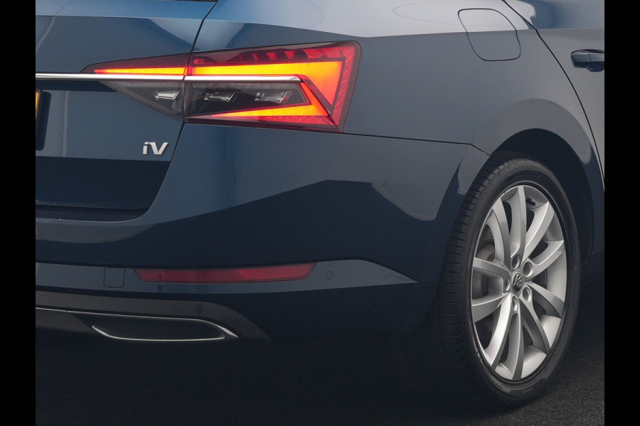 Škoda Superb Combi 1.4 TSI iV Laurin & Klement PHEV 218pk Dealer O.H. | Trekhaak Af Fabriek | Adaptive Cruise | Camera | Lederen Comfortzetels Memory & Verwarmd | Stuur Verwarmd | Canton Audio | Blis | Keyless | Apple Carplay | Crystal LED | Navigatie | DAB | Plug In Hybrid |