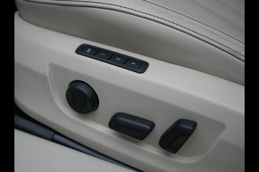 Škoda Superb Combi 1.4 TSI iV Laurin & Klement PHEV 218pk Dealer O.H. | Trekhaak Af Fabriek | Adaptive Cruise | Camera | Lederen Comfortzetels Memory & Verwarmd | Stuur Verwarmd | Canton Audio | Blis | Keyless | Apple Carplay | Crystal LED | Navigatie | DAB | Plug In Hybrid |