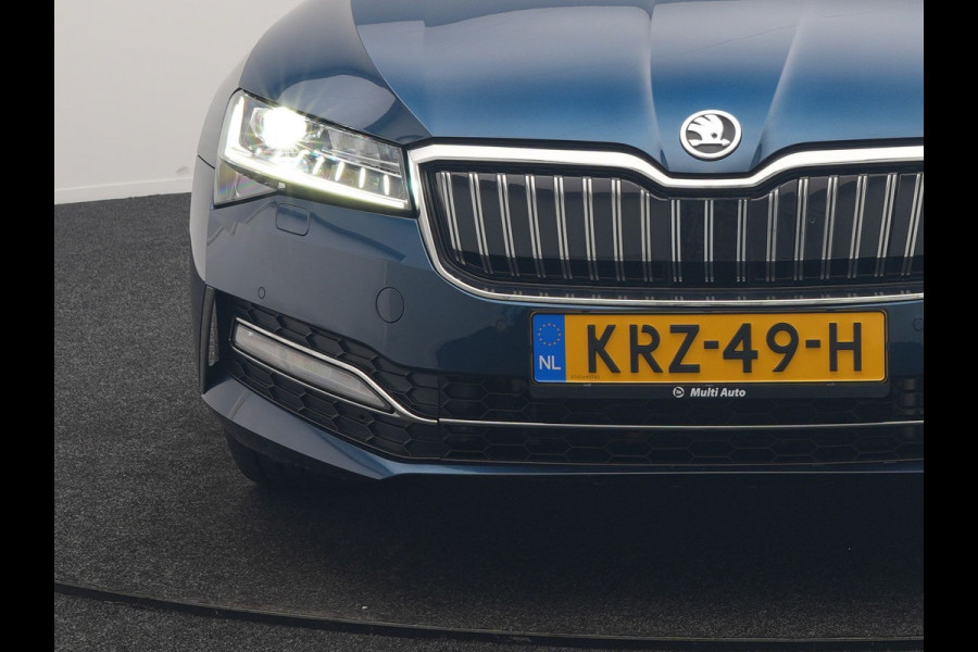 Škoda Superb Combi 1.4 TSI iV Laurin & Klement PHEV 218pk Dealer O.H. | Trekhaak Af Fabriek | Adaptive Cruise | Camera | Lederen Comfortzetels Memory & Verwarmd | Stuur Verwarmd | Canton Audio | Blis | Keyless | Apple Carplay | Crystal LED | Navigatie | DAB | Plug In Hybrid |