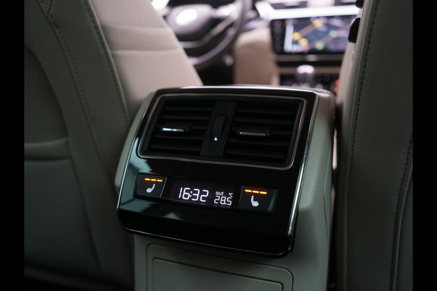 Škoda Superb Combi 1.4 TSI iV Laurin & Klement PHEV 218pk Dealer O.H. | Trekhaak Af Fabriek | Adaptive Cruise | Camera | Lederen Comfortzetels Memory & Verwarmd | Stuur Verwarmd | Canton Audio | Blis | Keyless | Apple Carplay | Crystal LED | Navigatie | DAB | Plug In Hybrid |