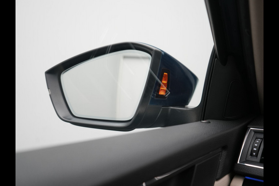 Škoda Superb Combi 1.4 TSI iV Laurin & Klement PHEV 218pk Dealer O.H. | Trekhaak Af Fabriek | Adaptive Cruise | Camera | Lederen Comfortzetels Memory & Verwarmd | Stuur Verwarmd | Canton Audio | Blis | Keyless | Apple Carplay | Crystal LED | Navigatie | DAB | Plug In Hybrid |