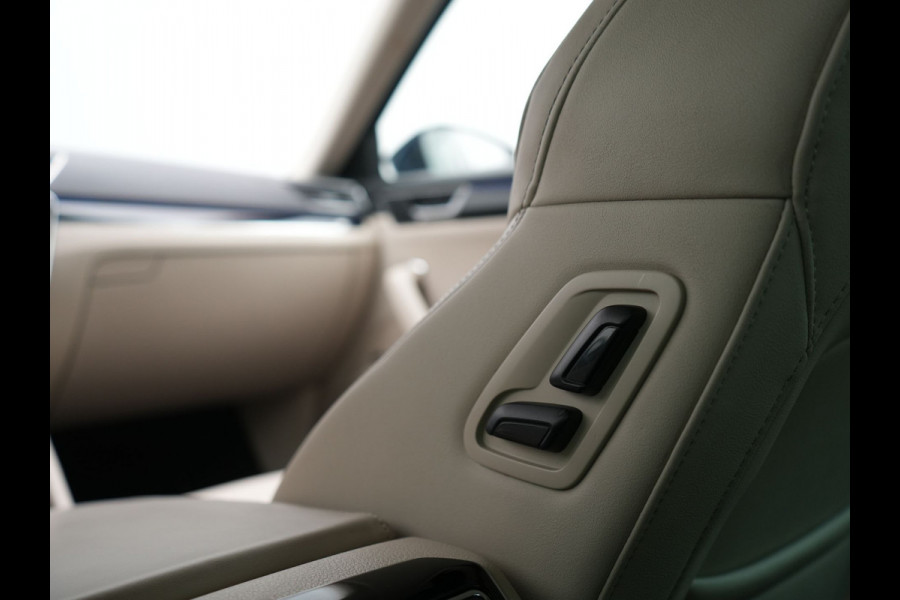 Škoda Superb Combi 1.4 TSI iV Laurin & Klement PHEV 218pk Dealer O.H. | Trekhaak Af Fabriek | Adaptive Cruise | Camera | Lederen Comfortzetels Memory & Verwarmd | Stuur Verwarmd | Canton Audio | Blis | Keyless | Apple Carplay | Crystal LED | Navigatie | DAB | Plug In Hybrid |