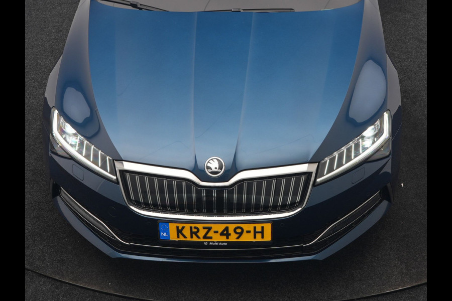 Škoda Superb Combi 1.4 TSI iV Laurin & Klement PHEV 218pk Dealer O.H. | Trekhaak Af Fabriek | Adaptive Cruise | Camera | Lederen Comfortzetels Memory & Verwarmd | Stuur Verwarmd | Canton Audio | Blis | Keyless | Apple Carplay | Crystal LED | Navigatie | DAB | Plug In Hybrid |