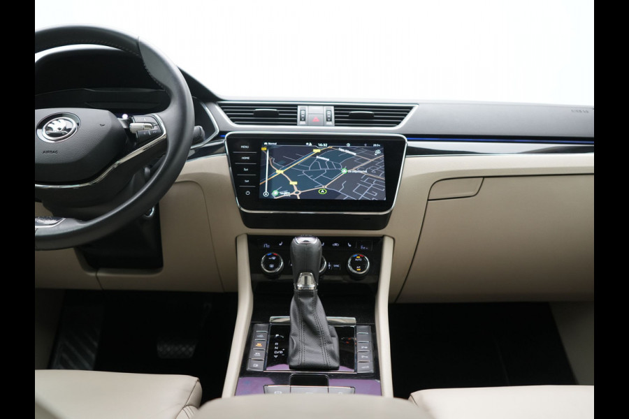 Škoda Superb Combi 1.4 TSI iV Laurin & Klement PHEV 218pk Dealer O.H. | Trekhaak Af Fabriek | Adaptive Cruise | Camera | Lederen Comfortzetels Memory & Verwarmd | Stuur Verwarmd | Canton Audio | Blis | Keyless | Apple Carplay | Crystal LED | Navigatie | DAB | Plug In Hybrid |