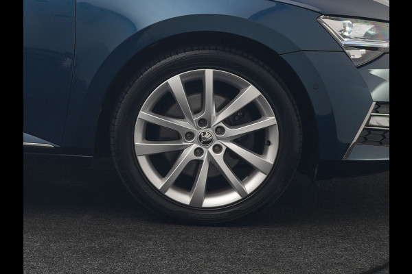 Škoda Superb Combi 1.4 TSI iV Laurin & Klement PHEV 218pk Dealer O.H. | Trekhaak Af Fabriek | Adaptive Cruise | Camera | Lederen Comfortzetels Memory & Verwarmd | Stuur Verwarmd | Canton Audio | Blis | Keyless | Apple Carplay | Crystal LED | Navigatie | DAB | Plug In Hybrid |