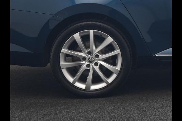 Škoda Superb Combi 1.4 TSI iV Laurin & Klement PHEV 218pk Dealer O.H. | Trekhaak Af Fabriek | Adaptive Cruise | Camera | Lederen Comfortzetels Memory & Verwarmd | Stuur Verwarmd | Canton Audio | Blis | Keyless | Apple Carplay | Crystal LED | Navigatie | DAB | Plug In Hybrid |