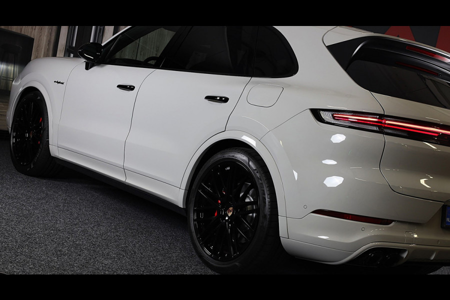 Porsche Cayenne 3.0 S E-Hybrid / 520 Pk / Head Up / 4W Sturing / Acc / Sport Design / Luchtvering / Sport Chrono / Open Pano / 22