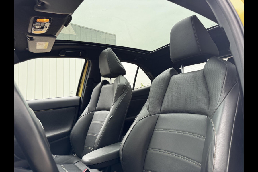 Toyota Yaris Cross 1.5 Hybrid Executive | Trekhaak | Leder | Pano | Blindspot | Full LED | 360 Cam |