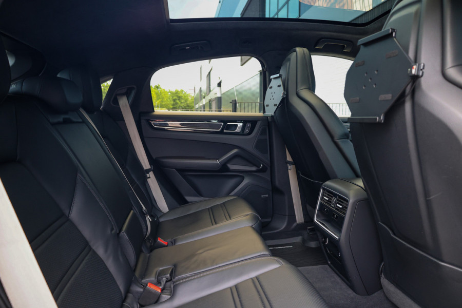 Porsche Cayenne Coupé 3.0 E-Hybrid Platinum Edition | NAP! | BTW | TECHART | FULL PPF! | PANO | STOELVENTILATIE | ACHTERASBESTURING |