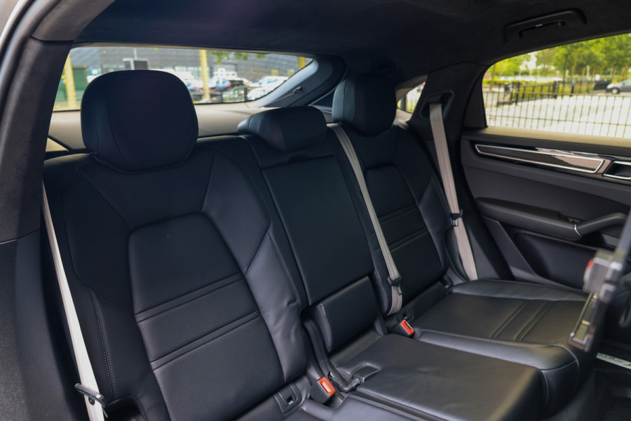 Porsche Cayenne Coupé 3.0 E-Hybrid Platinum Edition | NAP! | BTW | TECHART | FULL PPF! | PANO | STOELVENTILATIE | ACHTERASBESTURING |