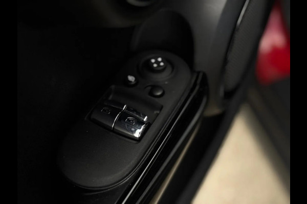 MINI Mini MINI Yours 33 kWh (NL-auto, 1e Eig, BTW, Camera, Carplay, Climate Con, Navi, Parkeersensor, Etc)