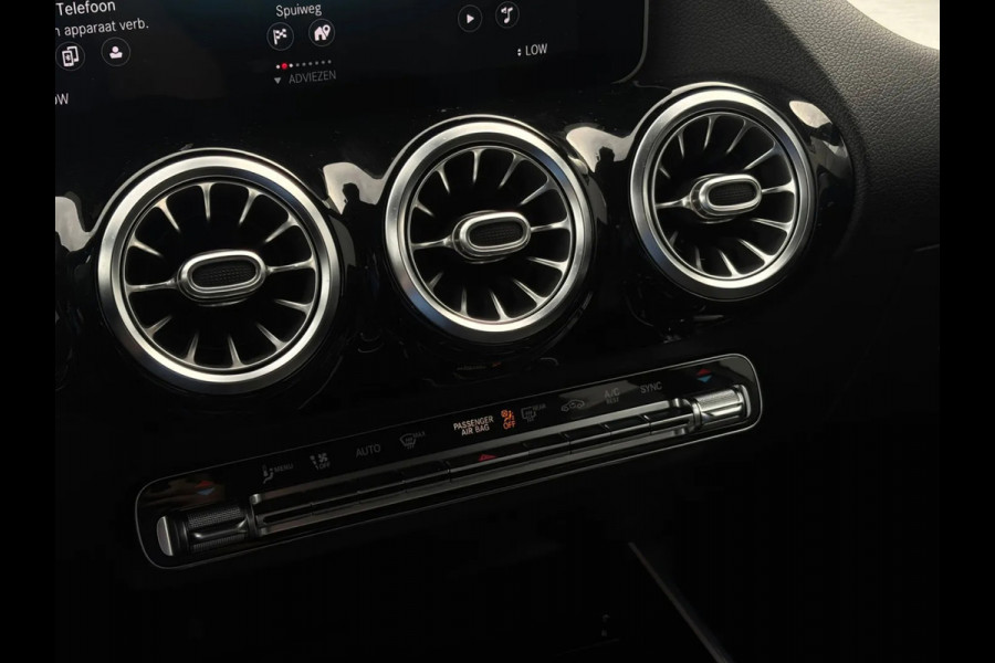 Mercedes-Benz GLA AMG 35 4MATIC (1e Eig, Dealer OndH, Panorama, SfeerV, Burmester, Head-up, Etc)