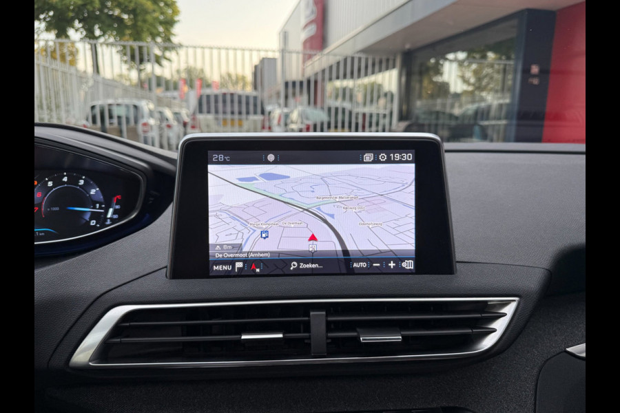 Peugeot 3008 1.2 PureTech Allure | Automaat | Pano | CarPlay
