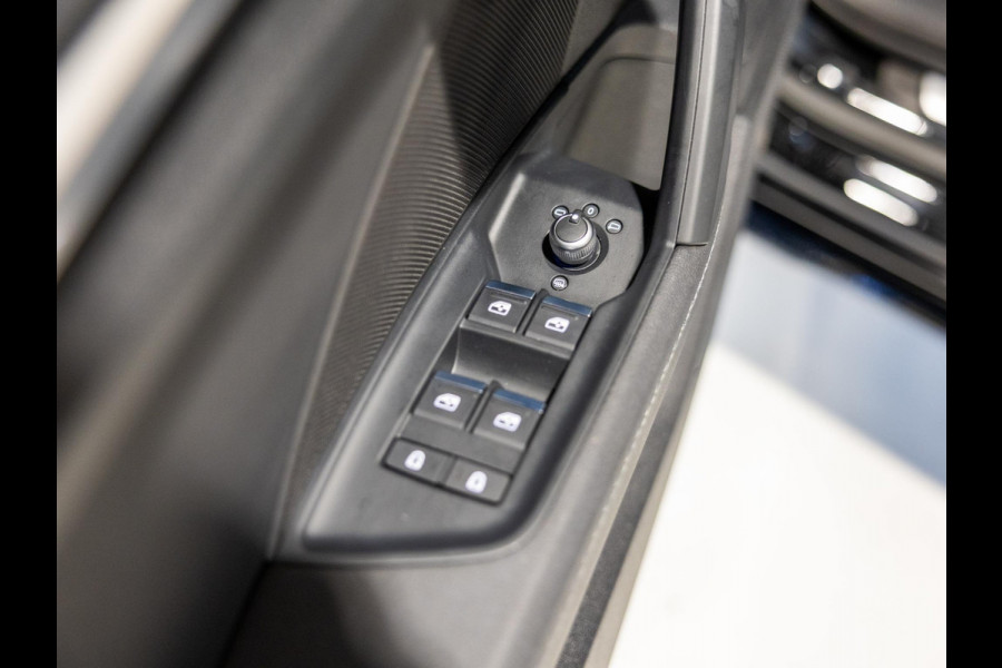 Audi A3 Limousine 35 TFSI S-Line edition / 150pk / NAP / Matrix LED / Stoelverwarming / Adaptieve cruise control /