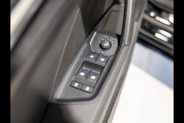 Audi A3 Limousine 35 TFSI S-Line edition / 150pk / NAP / Matrix LED / Stoelverwarming / Adaptieve cruise control /