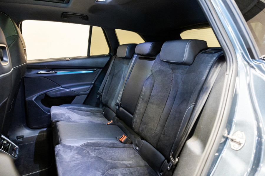 Škoda ENYAQ iV 60 Founders Edition Black Sportline SoH 92% / 179pk / Panorama dak / Achteruitrij camera / Memory stoelen /