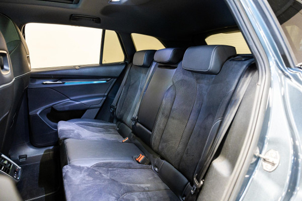 Škoda ENYAQ iV 60 Founders Edition Black Sportline SoH 92% / 179pk / Panorama dak / Achteruitrij camera / Memory stoelen /