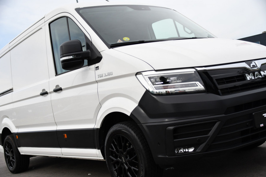 MAN TGE 3.180 35 2.0 L3H2 PB Edition Full Options! Adaptieve Cruise, Camera, Carplay, LED, 177pk, Automaat, Stoelverwarming, Multimedia, Geveerde stoel, Uniek!