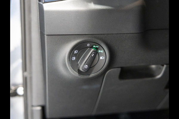 Škoda Karoq 1.5 TSI ACT Business Edition / 150pk / Achteruitrij camera / Adaptieve cruise control / Automatische klimaatregeling /