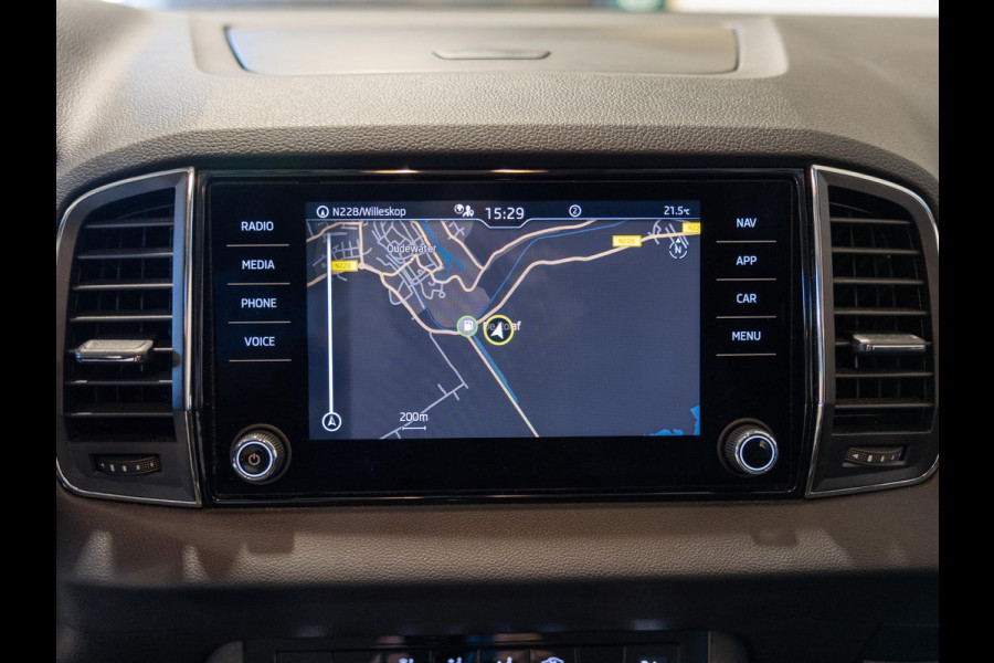 Škoda Karoq 1.5 TSI ACT Business Edition / 150pk / Achteruitrij camera / Adaptieve cruise control / Automatische klimaatregeling /