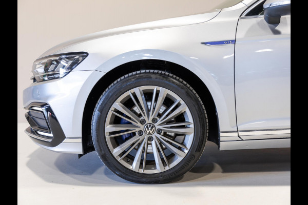 Volkswagen Passat Variant 1.4 TSI PHEV GTE Business / 218pk / Panorama dak / Head-up display / Achteruitrij camera /