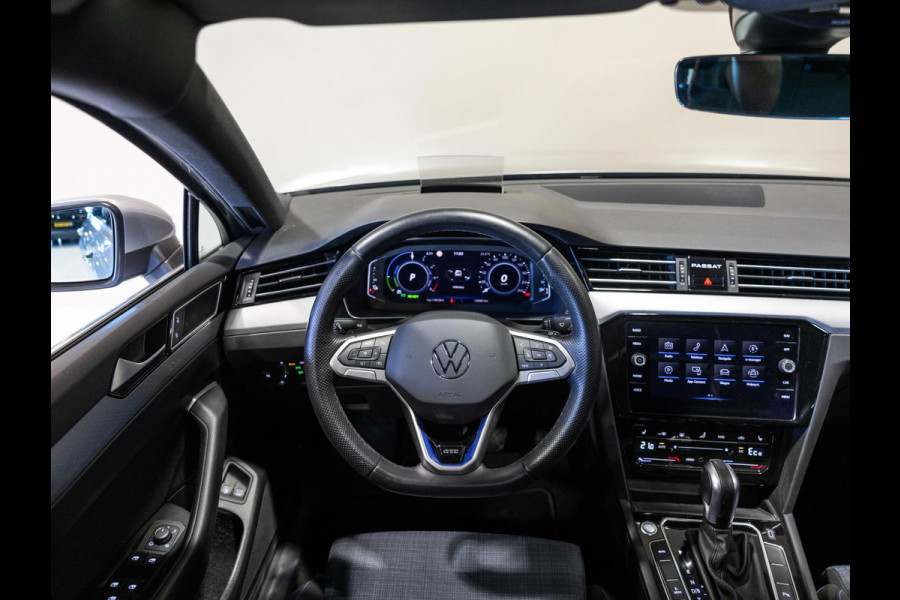 Volkswagen Passat Variant 1.4 TSI PHEV GTE Business / 218pk / Panorama dak / Head-up display / Achteruitrij camera /