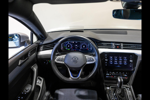 Volkswagen Passat Variant 1.4 TSI PHEV GTE Business / 218pk / Panorama dak / Head-up display / Achteruitrij camera /
