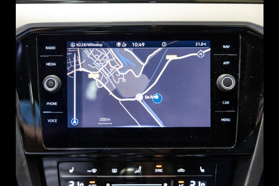 Volkswagen Passat Variant 1.4 TSI PHEV GTE Business / 218pk / Panorama dak / Head-up display / Achteruitrij camera /