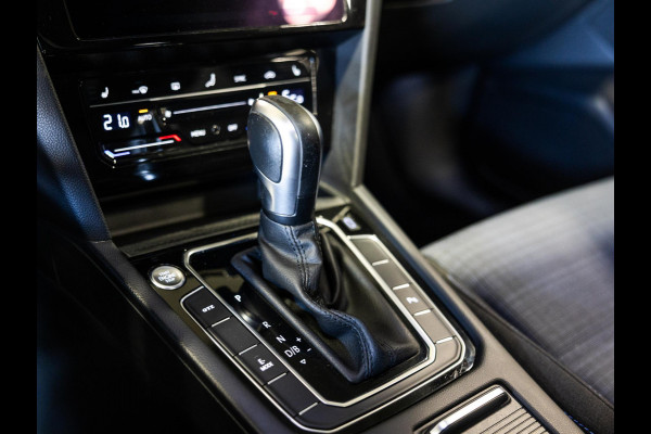 Volkswagen Passat Variant 1.4 TSI PHEV GTE Business / 218pk / Panorama dak / Head-up display / Achteruitrij camera /