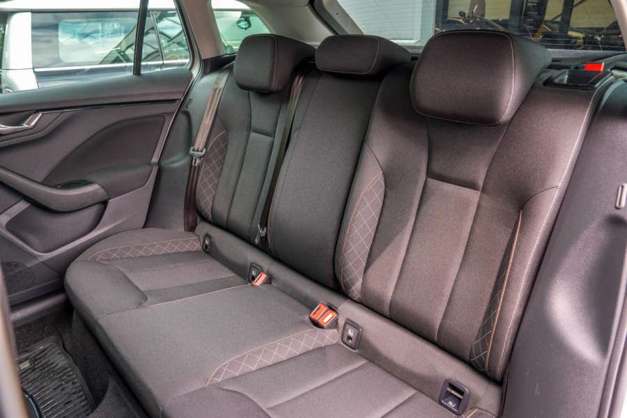 Škoda SCALA 1.0 TSI Business Edition | Automaat | Carplay | Camera | Stoelverwarming