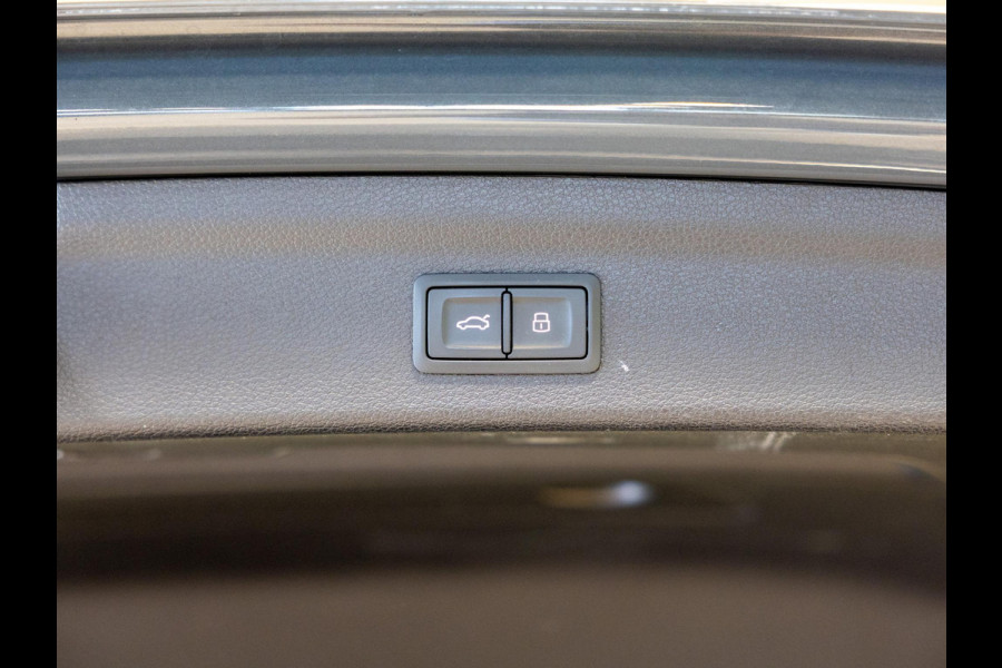 Audi Q3 45 TFSI e Business Edition / 245pk / Keyless / Dodehoek herkenning / Adaptieve cruise control /