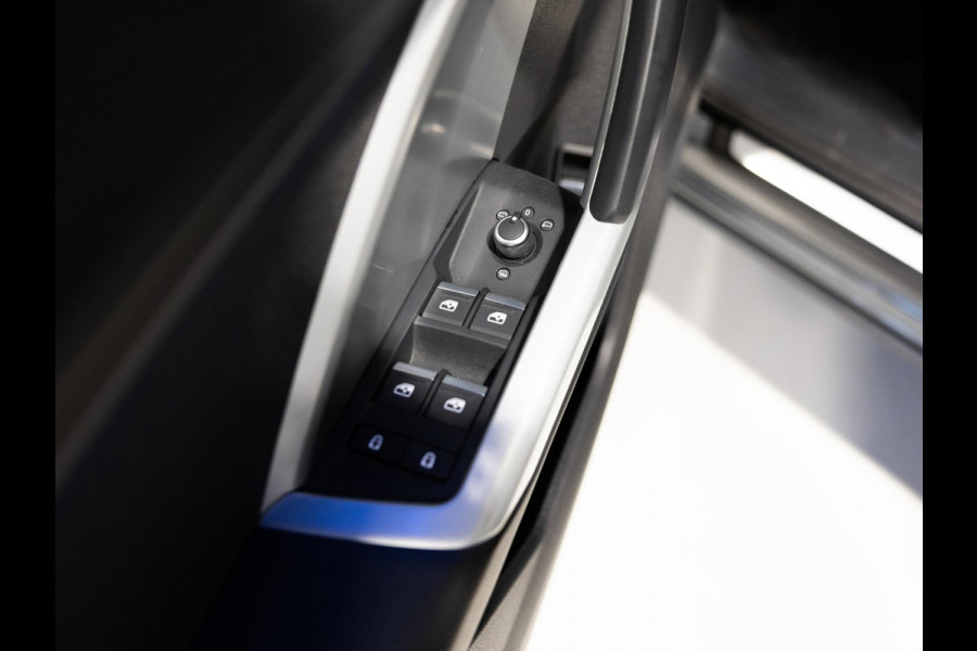 Audi Q3 45 TFSI e Business Edition / 245pk / Keyless / Dodehoek herkenning / Adaptieve cruise control /
